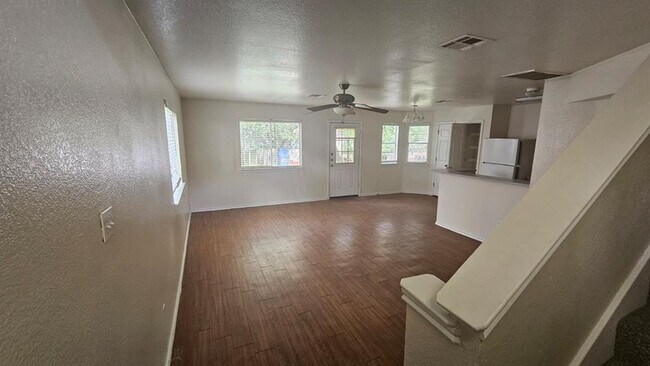 Building Photo - 844-846-846 Sagewood Trail