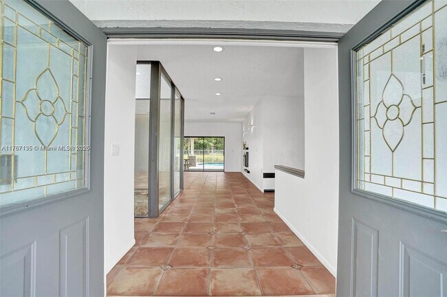 Building Photo - 16610 Royal Poinciana Ct
