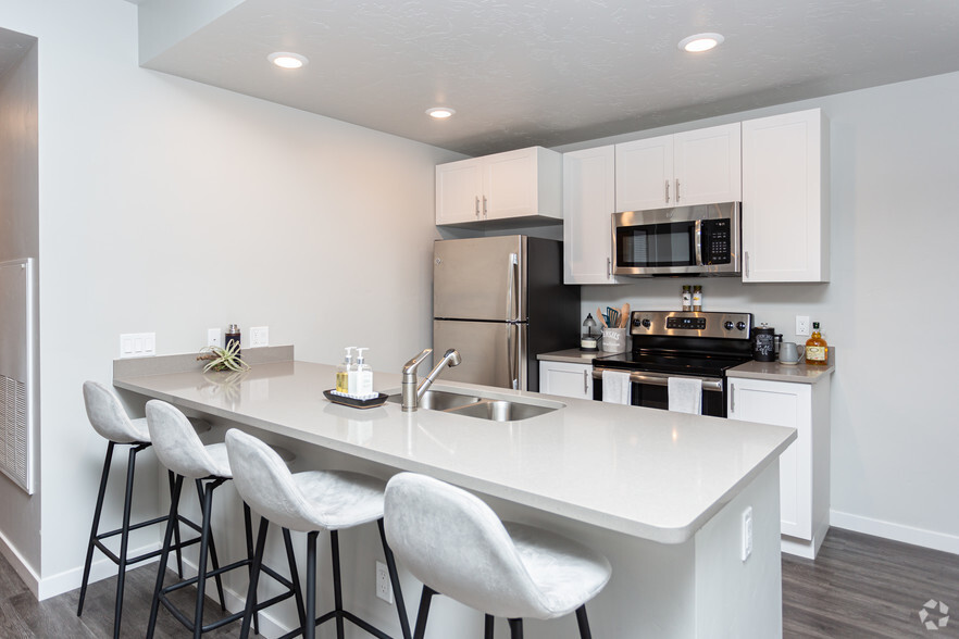 2BR, 2BA - Maplel - Encore Skyline