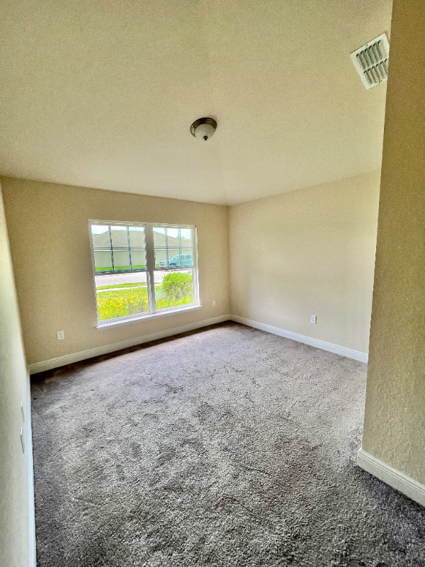 Building Photo - 424 Buchannan Dr
