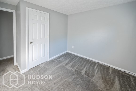 Building Photo - AVAILABLE NOW! - 2262 ROXANNA DR, CINCINNA...