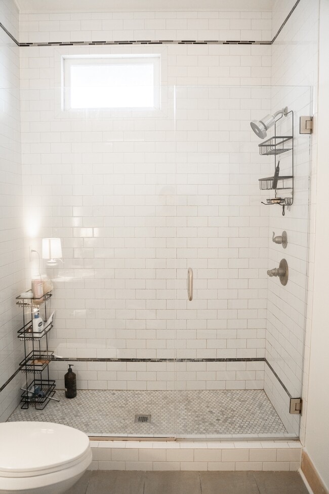 Building Photo - 424 36th Ave N