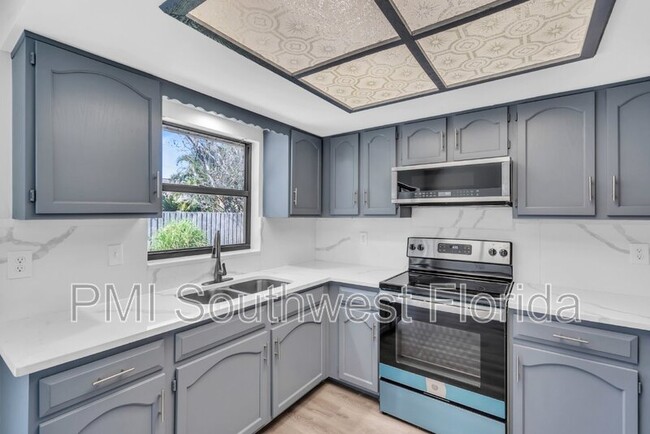 Building Photo - 1027 Deer Hollow Way