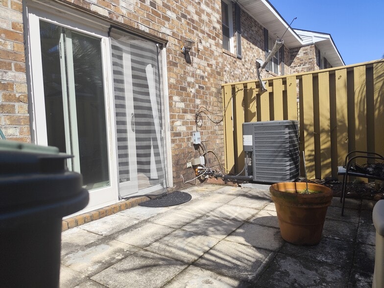 Building Photo - 306 76th Ave N