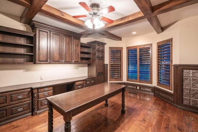 Building Photo - 340 Le Grande Cir