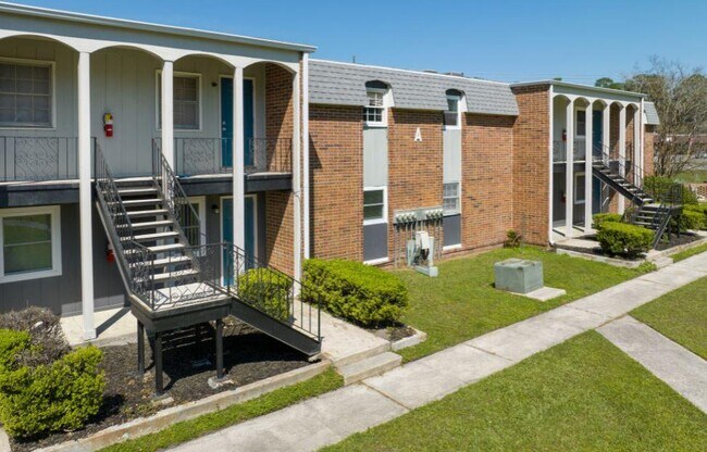 Building Photo - 1425 E Park Ave