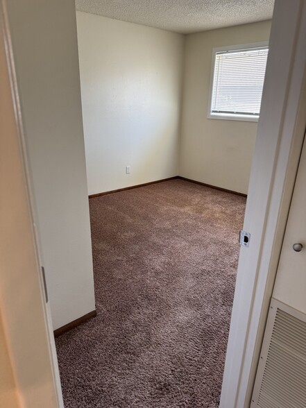 Building Photo - 4898 Chinook Ct SE
