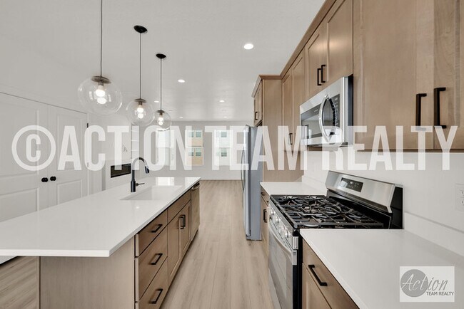 Building Photo - New Townhome in Farmington!