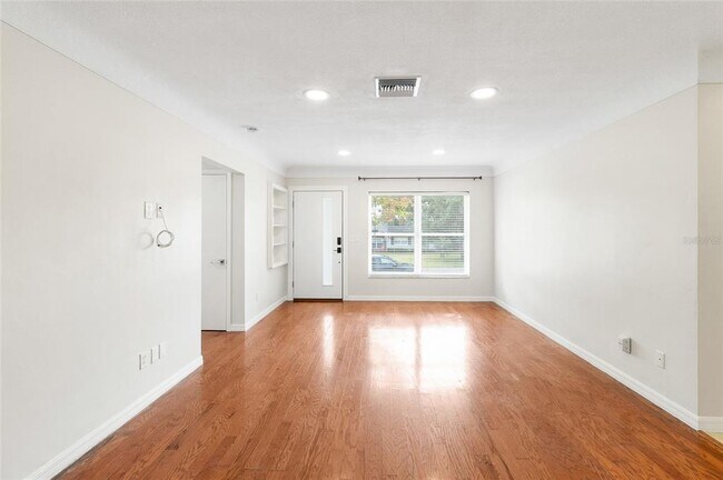 Building Photo - 1966 Sandra Dr