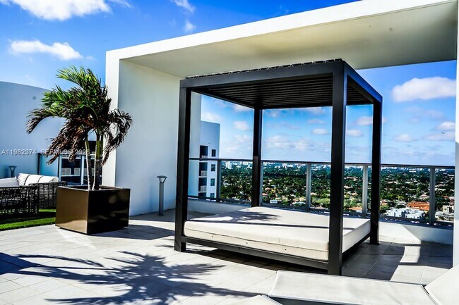 Building Photo - 1010 SW 2nd Ave