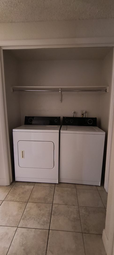 Building Photo - 180 W 895 S