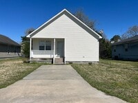 Building Photo - 212 Oak Grove Ave