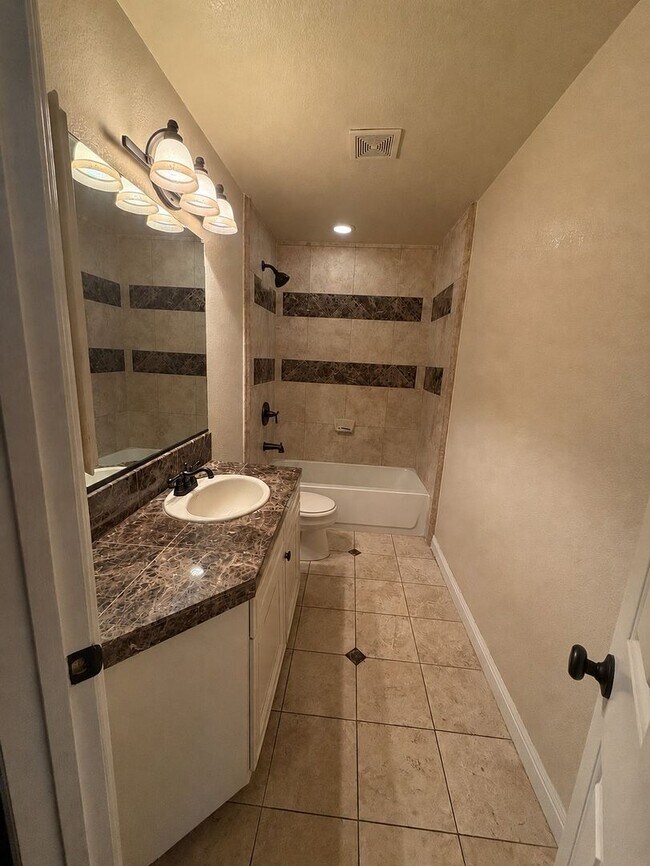 Building Photo - 742 Rambleton Dr