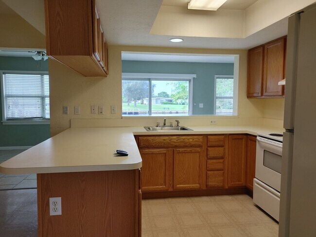 Building Photo - 6498 Fabian Rd