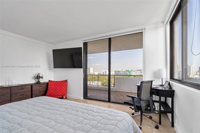 Building Photo - 1581 Brickell Ave