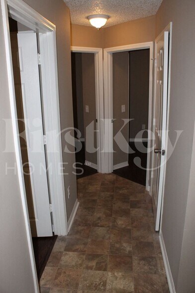 Building Photo - 14936 SE 25 Pl