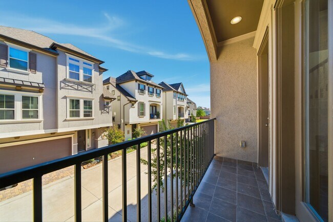 Building Photo - 4011 Centre Glen Dr