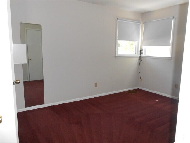 Building Photo - 108 S Bryan Ave