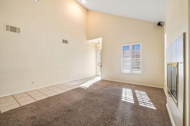 Building Photo - Spacious 4BR Home with Main-Level Primary Suite & No HOA!