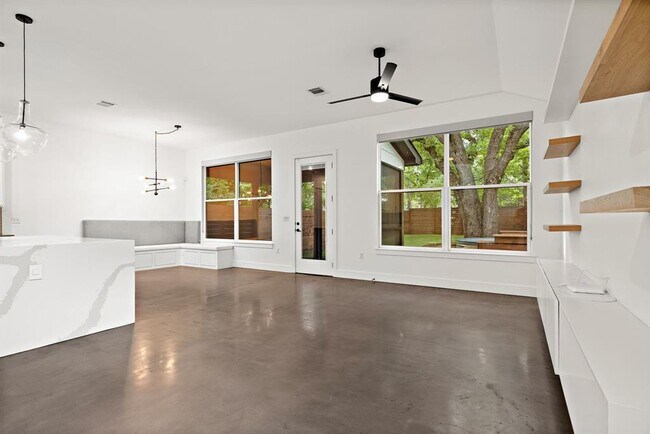 Building Photo - 4602 Mt Vernon Dr