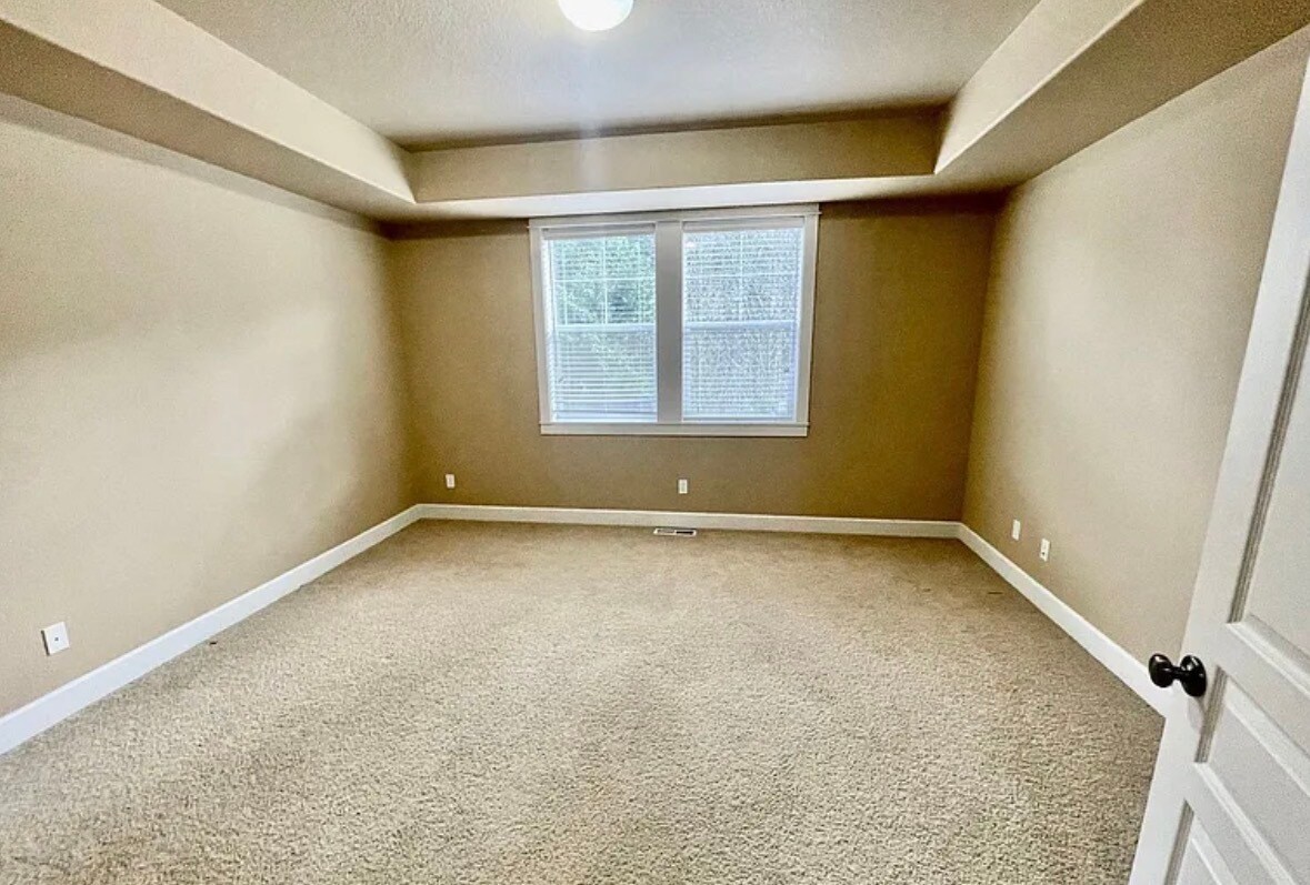 Building Photo - 8557 SE Bristol Park Dr