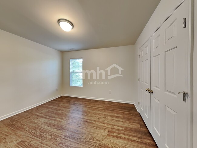 Building Photo - 704 Marjam Ln
