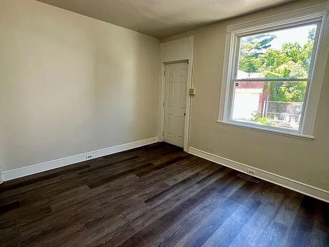 Building Photo - beautifully updated 3-bedroom, 1-bathroom townhouse
