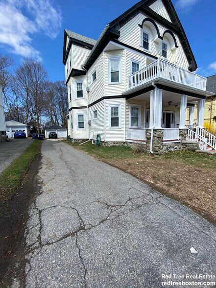 Building Photo - 22 Burton St