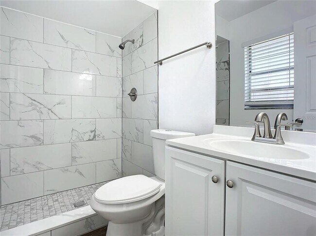 Building Photo - 11320 Bingham Ct