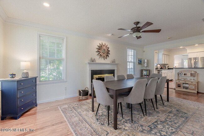 Building Photo - 214 Hopkins St