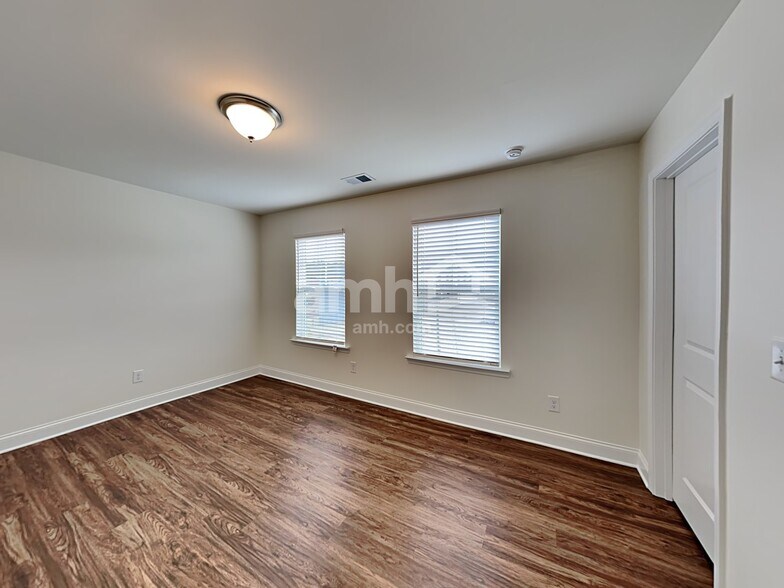 Building Photo - 8105 Brookbend Dr