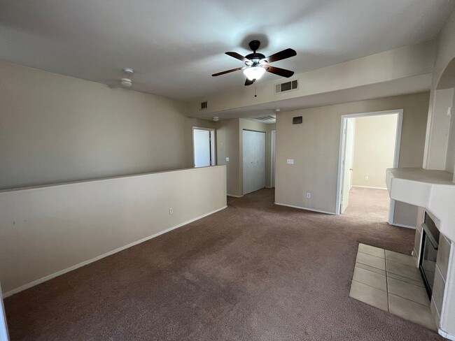 Building Photo - Gated community 2beds/2baths condo in Rhod...