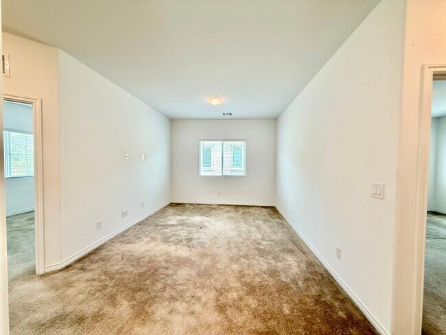Building Photo - Gorgeous Home waiting for you!
