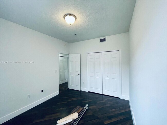 Building Photo - 6560 NW 114th Ave