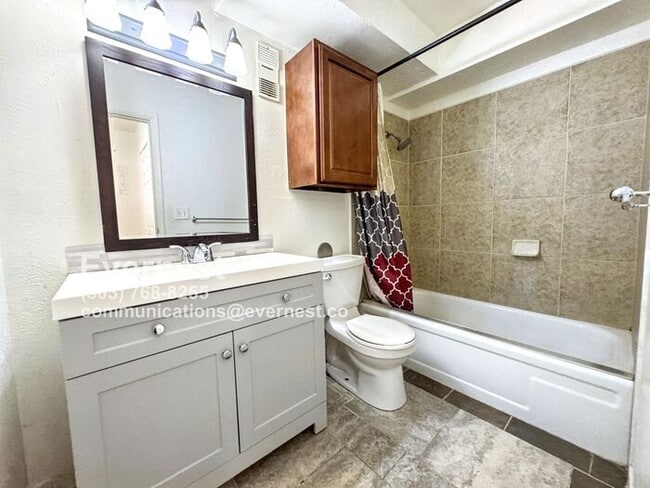 Building Photo - 2-Bedroom, 1-Bathroom Apartment in a Conve...