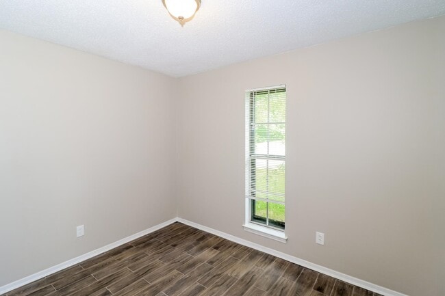 Building Photo - 4395 Kerwin Dr