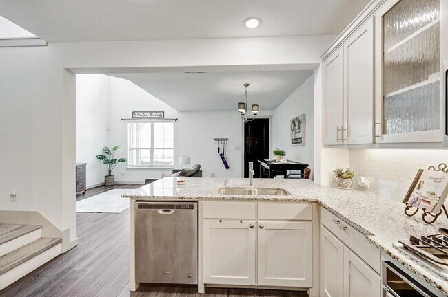 Building Photo - 1213 Casselberry Dr