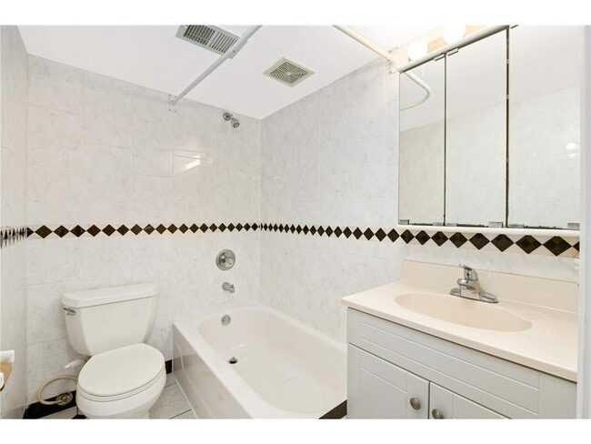 Building Photo - 5867 Central Ave NE