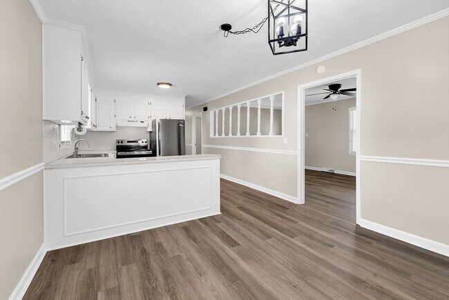 Building Photo - 1354 Rogers Rd