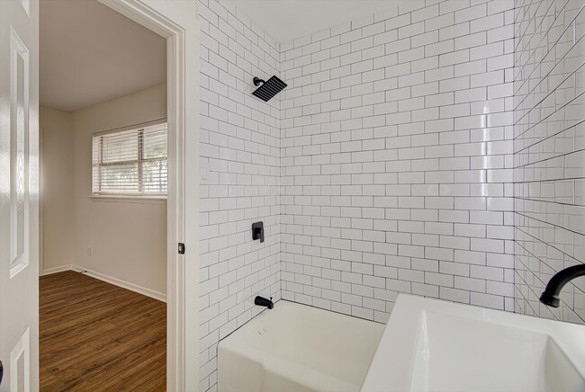 Building Photo - 1915 McDuffie St