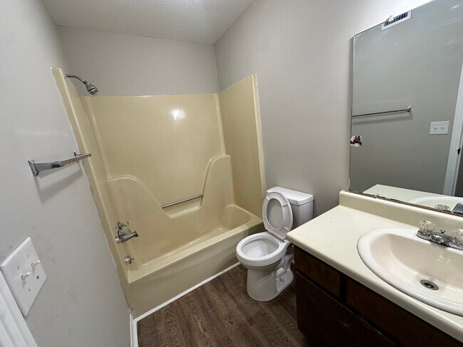 Building Photo - 20 Knights Cove