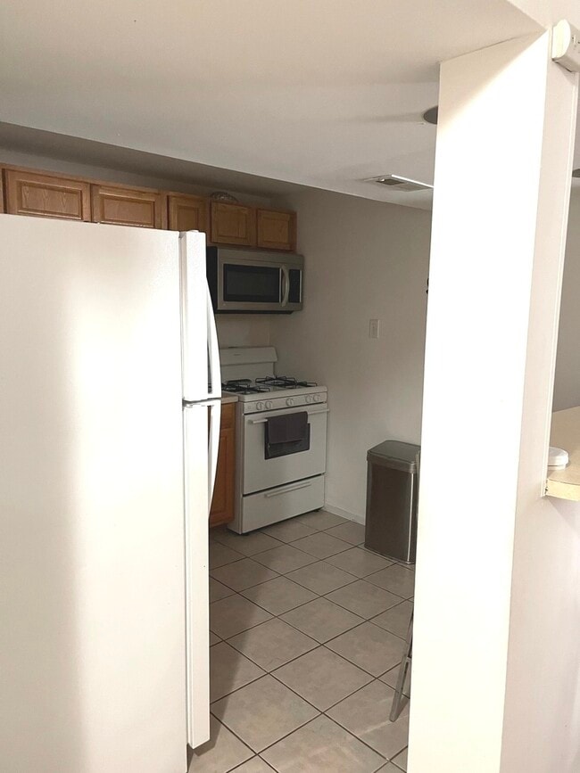 Building Photo - 7825 Banks St