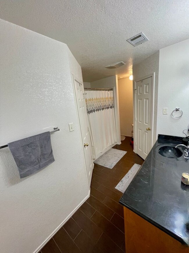 Building Photo - 3107 Woodrow Dr