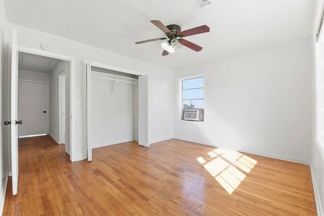 Building Photo - 7138 Mobud Dr