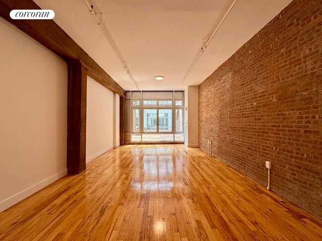 Building Photo - 275 Conover St