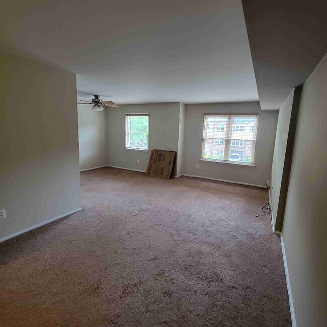 Building Photo - 2156 Birch Dr