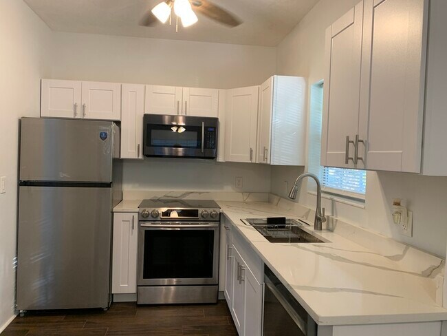 Building Photo - CHARMING KEY WEST HOME