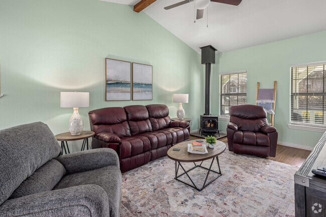 Building Photo - 2110 Loren Cir