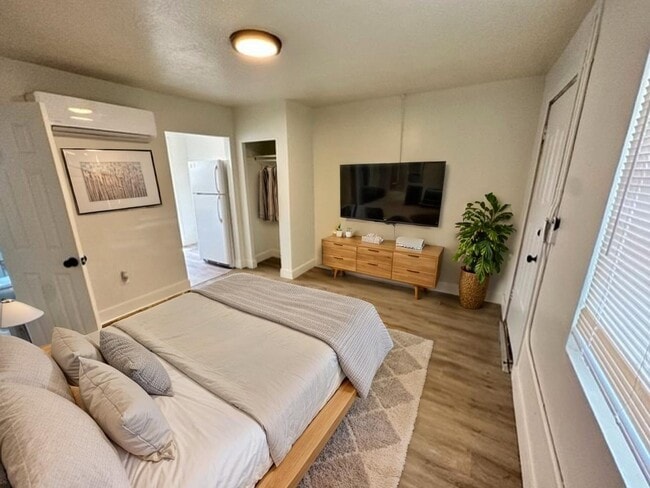 Building Photo - 500 S Main St