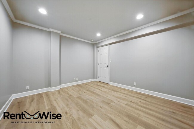 Building Photo - 1125 Fernwood Dr